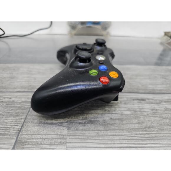 Lot of 2 Xbox Controllers • 1 Wired, 1 Wireless, See Pics for Details [BB] - Picture 4 of 16